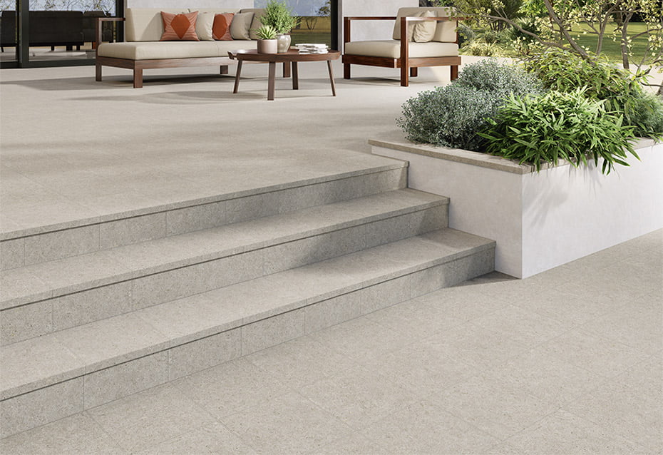 CELER GREIGE 33,3x33,3 · 13,1''x13,1'' · PELDAÑO RECTO CON GOTERÓN CERLER GREIGE 33,3x32/3 ·13,1''x12,6''/1'' · ZANQUÍN RECTO CERLER GREIGE 9x33,3 · 3,5''x13,1'' · PASAMANOS CERLER GREIGE 18x33,3/4 · 7''x13,1''/1,5''