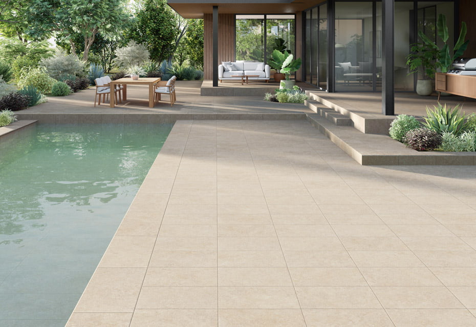 SAONA BEIGE 30,3x61,3 · 12''x24'' · PELDAÑO RECTO CON GOTERÓN SAONA BEIGE 61,3x32/3 · 24''/12,5''/1'' · ZÓCALO SAONA BEIGE 9x30,3 · 3,5''x11,9'' · ESQ. BORDE PISCINA INT. SAONA BEIGE 61,3x28x43,5/4 · 24''x11''x17''/1,5'' · ÁNGULO PELDAÑO RECTO INT./EXT. SAONA BEIGE 61,3x32x46/3 · 24''x12,5''x18''/1''